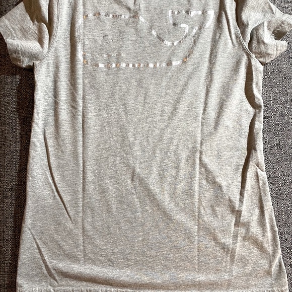 EUC Vineyard Vines short sleeve tee - Picture 2 of 5